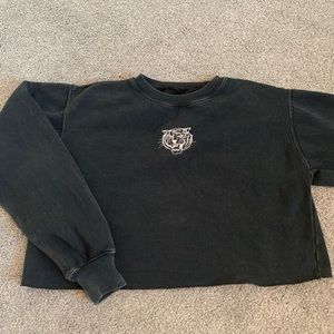 charcoal gray cropped tiger crewneck